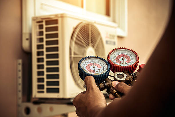Professional Hvac technician working in Melrose, FL
